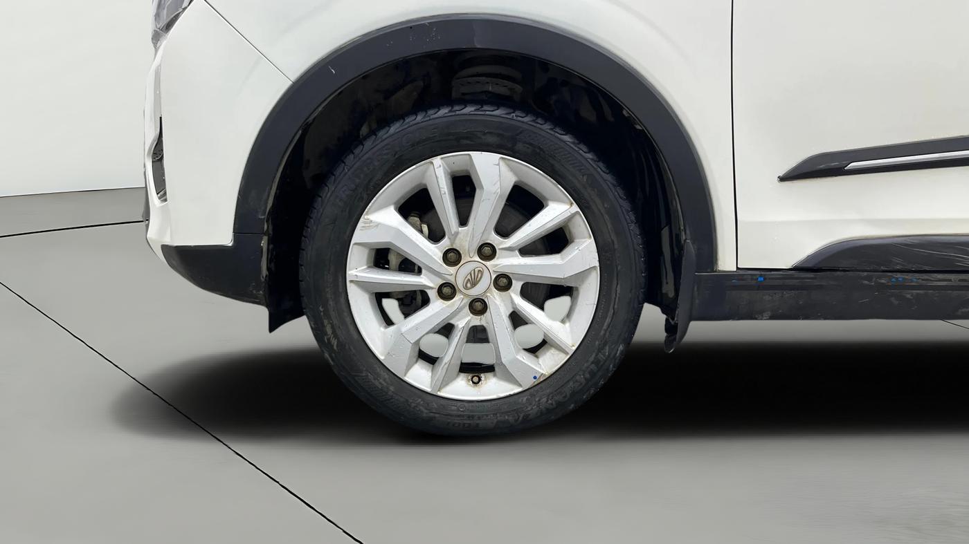 2022 Mahindra XUV300 W8 1.5 DIESEL, Diesel, Manual, 44,851 km, Left Front Wheel