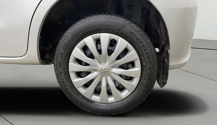 2017 Toyota Etios Liva V, Petrol, Manual, 55,771 km, Left Rear Wheel