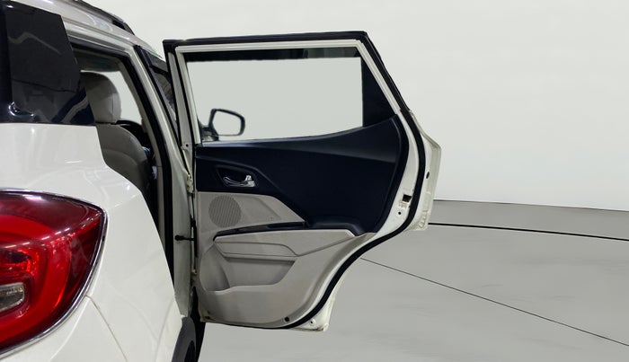 2022 Mahindra XUV300 W8 (O) 1.2 PETROL, Petrol, Manual, 61,570 km, RHS Rear Door