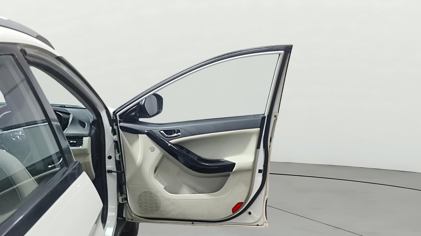 2022 Tata NEXON XZ PLUS (L), Petrol, Manual, 21,150 km, RHS Front Door