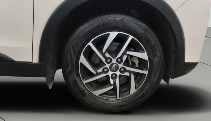 2022 Mahindra XUV300 W8 (O) 1.2 PETROL, Petrol, Manual, 38,272 km, Right Front Wheel