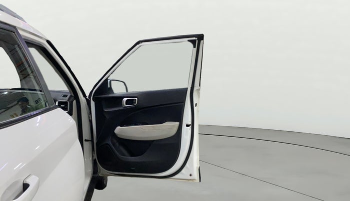 2023 Hyundai VENUE SX 1.2 PETROL, Petrol, Manual, 19,822 km, RHS Front Door