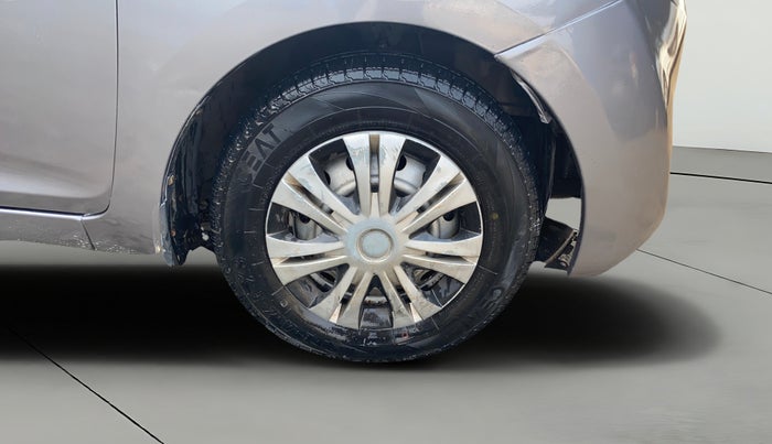 2013 Hyundai Eon D-LITE+, Petrol, Manual, 79,459 km, Right Front Wheel