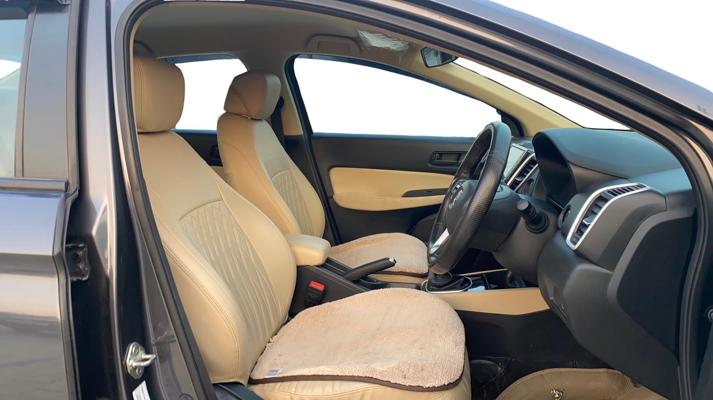 2022 Honda City 1.5L I-VTEC V MT 5TH GEN, Petrol, Manual, 1,35,449 km, Right Side Front Door Cabin