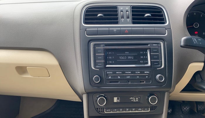 2014 Volkswagen Vento HIGHLINE 1.6 MPI, Petrol, Manual, 75,364 km, Air Conditioner