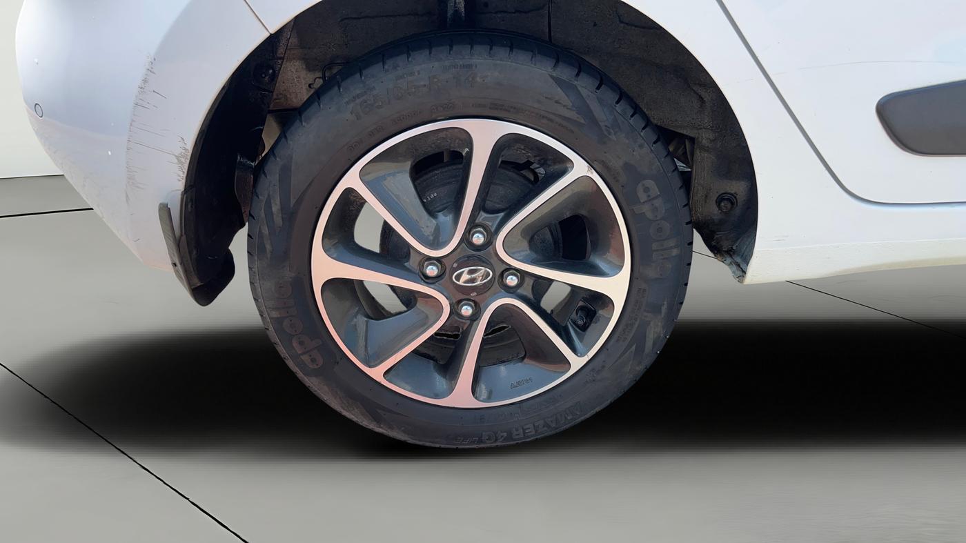 2019 Hyundai Grand i10 ASTA 1.2 KAPPA VTVT, Petrol, Manual, 1,04,358 km, Right Rear Wheel