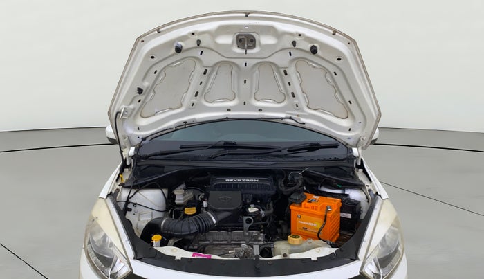 2017 Tata Tiago XT PETROL, Petrol, Manual, 1,05,773 km, Open Bonet