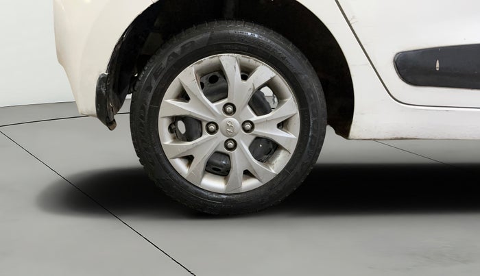 2016 Hyundai Grand i10 MAGNA AT 1.2 KAPPA VTVT, Petrol, Automatic, 54,688 km, Right Rear Wheel