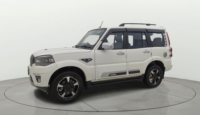 2023 Mahindra SCORPIO CLASSIC S11 7STR, Diesel, Manual, 69,129 km, Left Front Diagonal