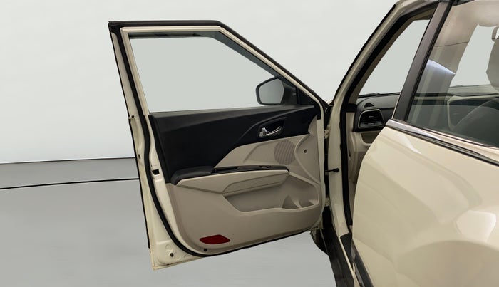 2022 Mahindra XUV300 W8 (O) 1.5 DIESEL, Diesel, Manual, 57,976 km, LHS Front Door