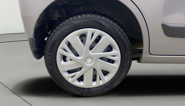 2014 Maruti Wagon R 1.0 VXI, Petrol, Manual, 1,08,140 km, Right Rear Wheel
