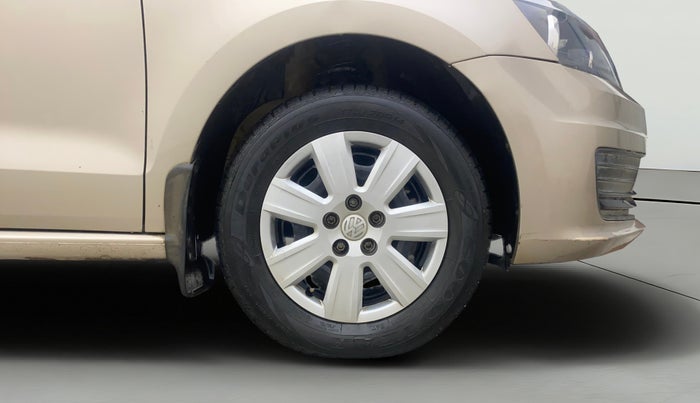 2015 Volkswagen Vento COMFORTLINE 1.6, Petrol, Manual, 29,969 km, Right Front Wheel