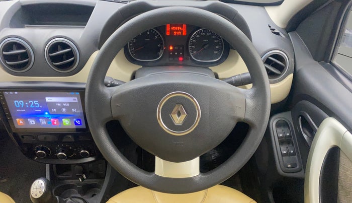 2014 Renault Duster RXL PETROL, Petrol, Manual, 1,25,234 km, Steering Wheel Close Up