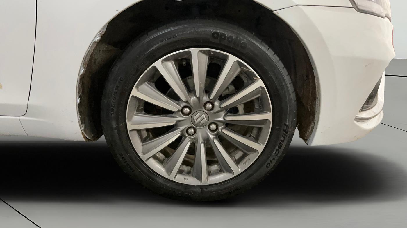 2019 Maruti Ciaz ALPHA 1.5 SHVS PETROL, Petrol, Manual, 57,453 km, Right Front Wheel