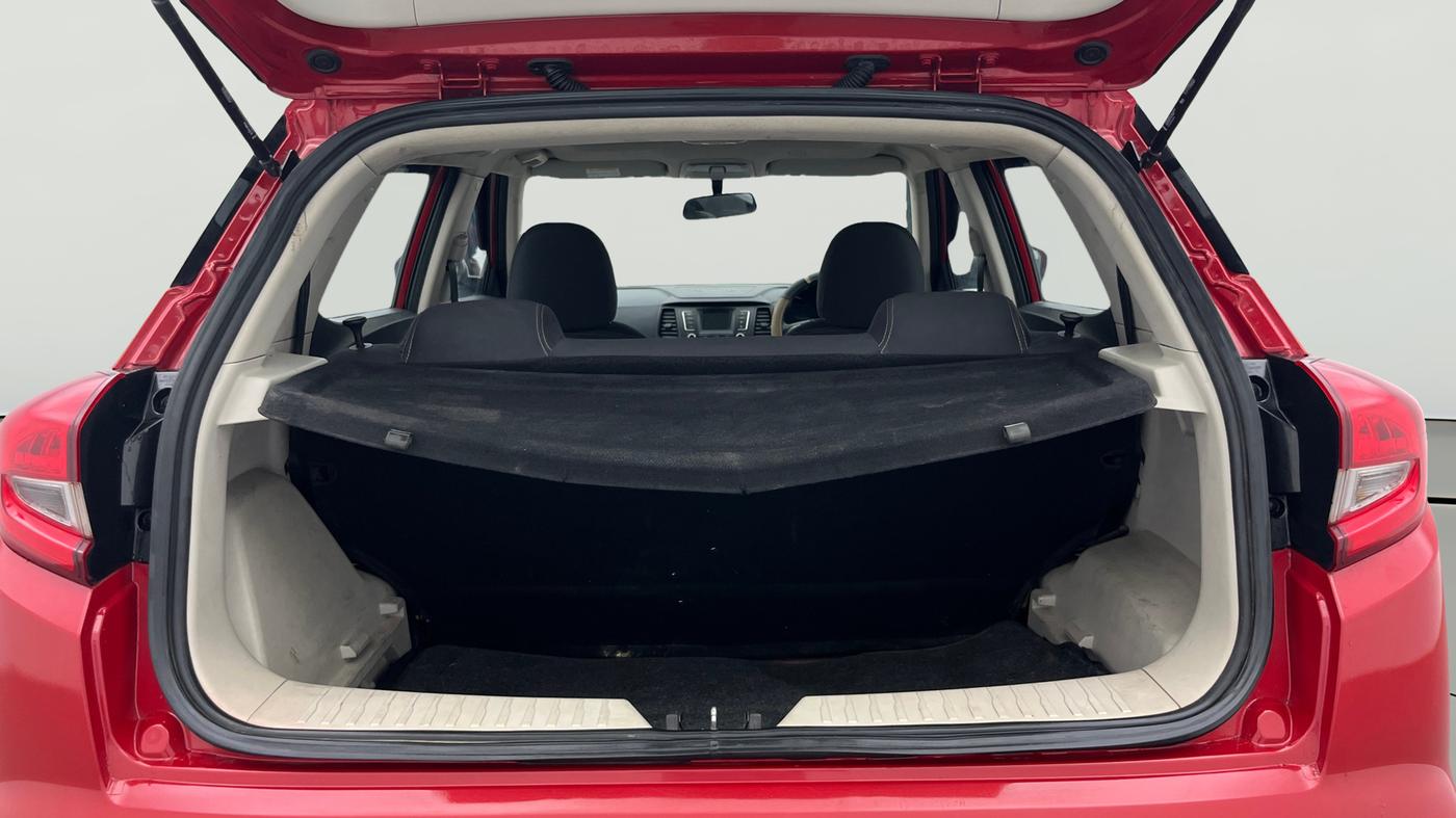 2022 Mahindra XUV300 W6 1.5 Diesel, Diesel, Manual, 72,136 km, Boot Open Zoomed View