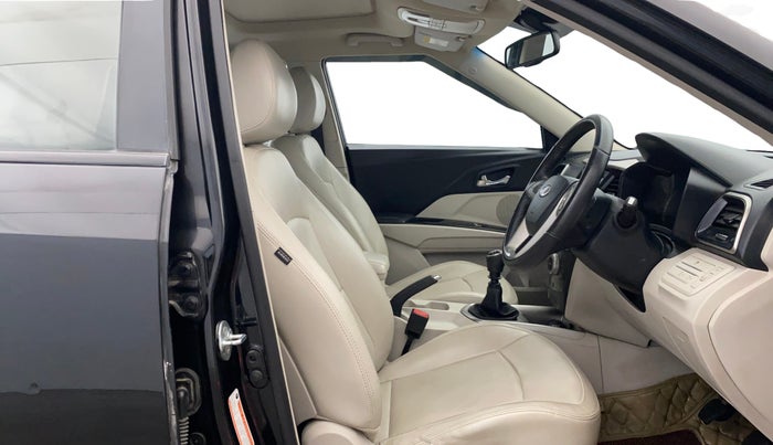 2019 Mahindra XUV300 W8 (O) 1.2 PETROL, Petrol, Manual, 36,315 km, Right Side Front Door Cabin