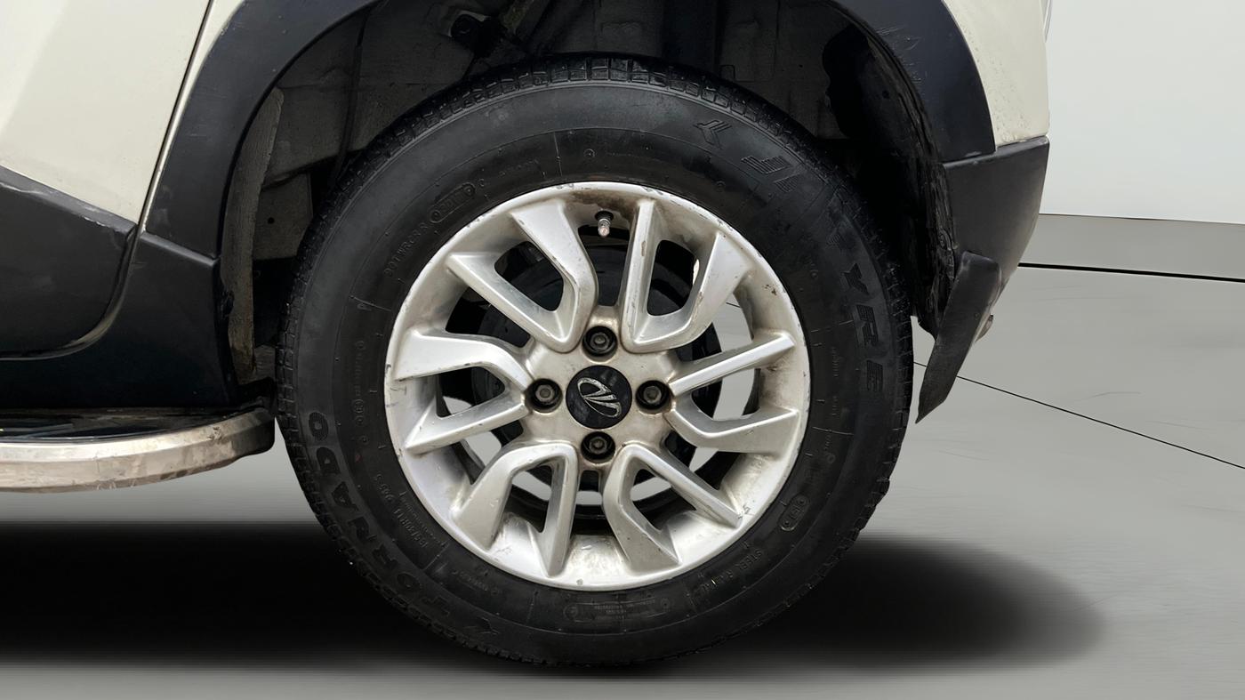 2016 Mahindra Kuv100 K8 6 STR, CNG, Manual, 22,314 km, Left Rear Wheel
