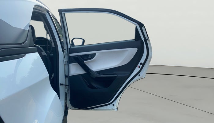 2024 Tata NEXON Pure 1.5 Revotorq 6AMT, Diesel, Automatic, 57,136 km, RHS Rear Door