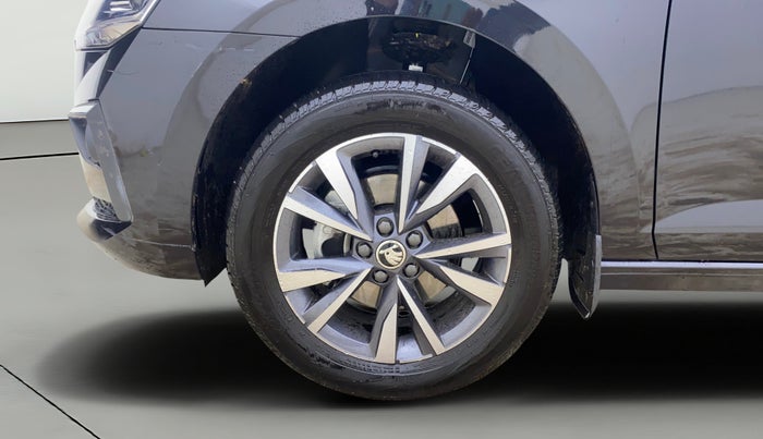 2025 Skoda SLAVIA Prestige 1.0L TSI AT, Petrol, Automatic, 2,570 km, Left Front Wheel