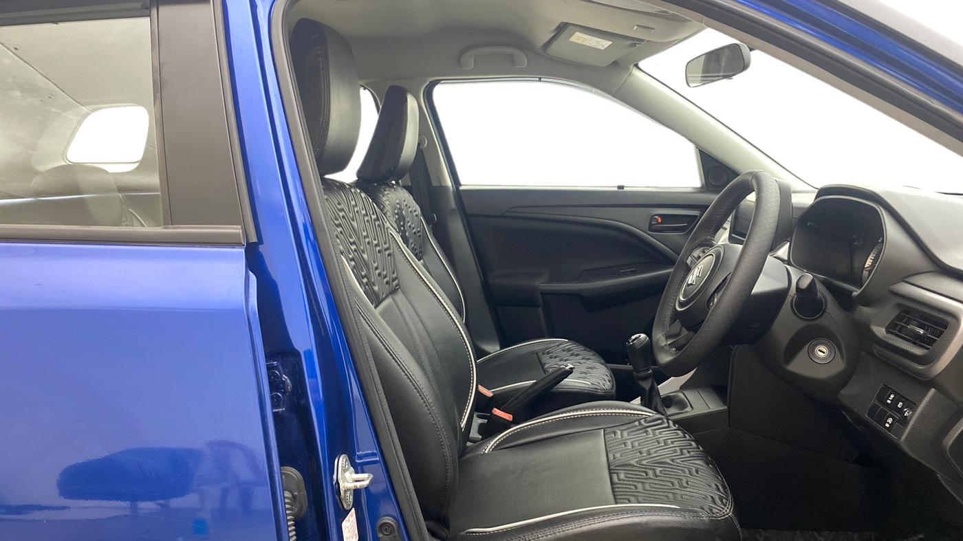2022 Maruti BREZZA VXI SMART HYBRID, Petrol, Manual, 48,244 km, Right Side Front Door Cabin