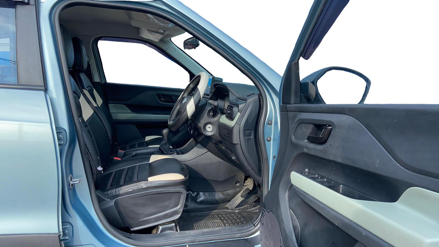2024 Tata PUNCH ADVENTURE MT, Petrol, Manual, 28,375 km, Right Side Front Door Cabin