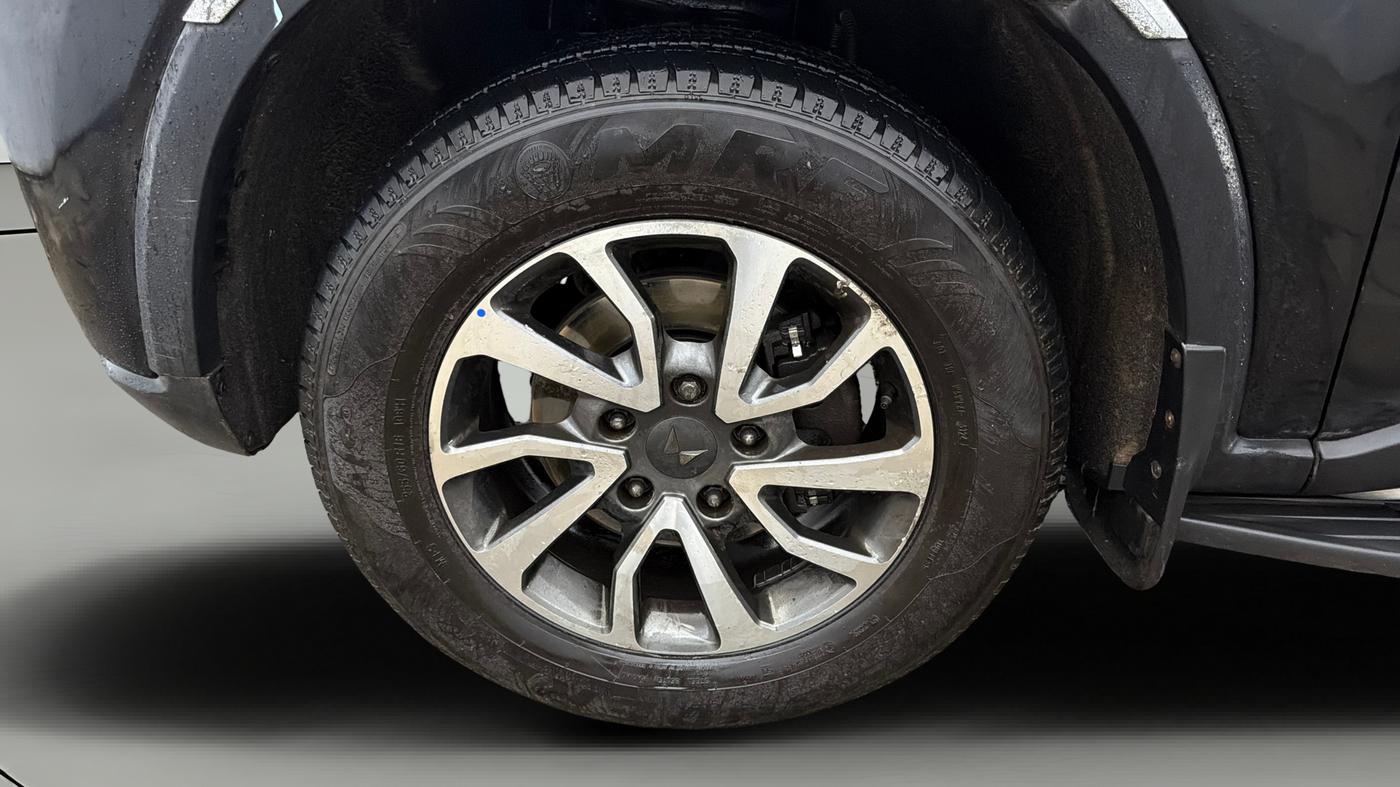 2023 Mahindra SCORPIO-N Z8 PETROL AT 7 STR, Petrol, Automatic, 1,00,822 km, Left Front Wheel
