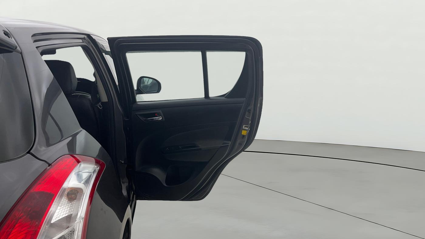 2016 Maruti Swift VXI, Petrol, Manual, 1,01,888 km, RHS Rear Door