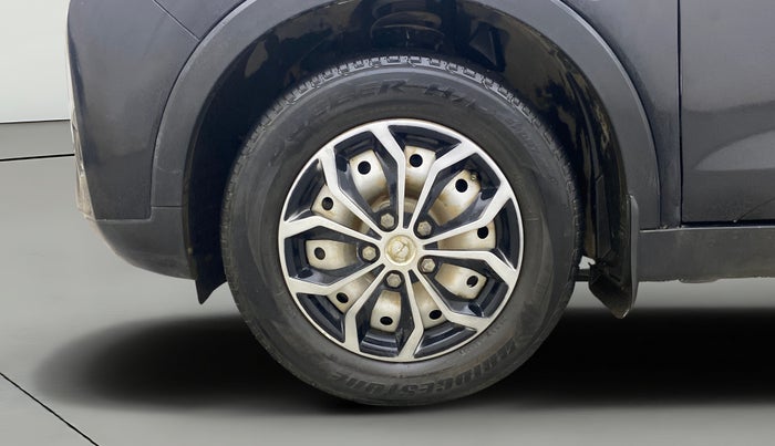 2022 Mahindra XUV300 W4 1.2 PETROL, Petrol, Manual, 38,721 km, Left Front Wheel