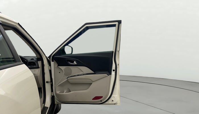 2022 Mahindra XUV300 W8 (O) 1.5 DIESEL, Diesel, Manual, 78,278 km, RHS Front Door