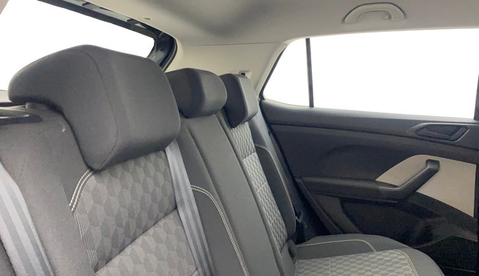 2024 Volkswagen TAIGUN COMFORTLINE 1.0 TSI MT, Petrol, Manual, 5,898 km, Right Side Rear Door Cabin