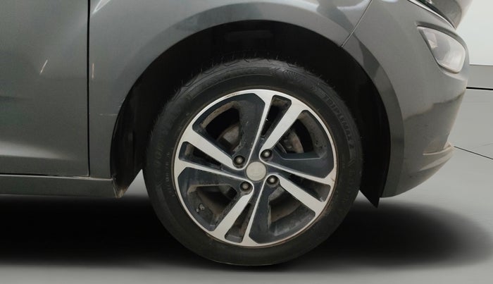 2022 Tata ALTROZ XZA, Petrol, Automatic, 30,142 km, Right Front Wheel