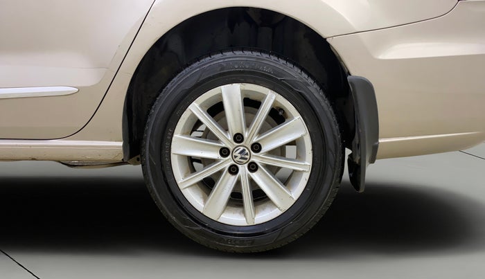 2016 Volkswagen Vento HIGHLINE 1.6 MPI, Petrol, Manual, 1,02,598 km, Left Rear Wheel