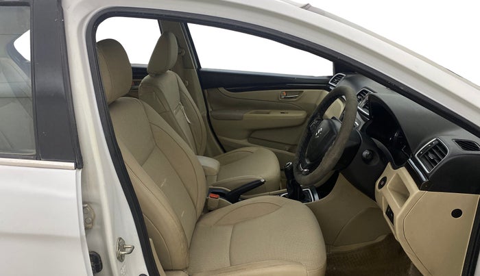 2016 Maruti Ciaz ZDI SHVS, Diesel, Manual, 96,461 km, Right Side Front Door Cabin