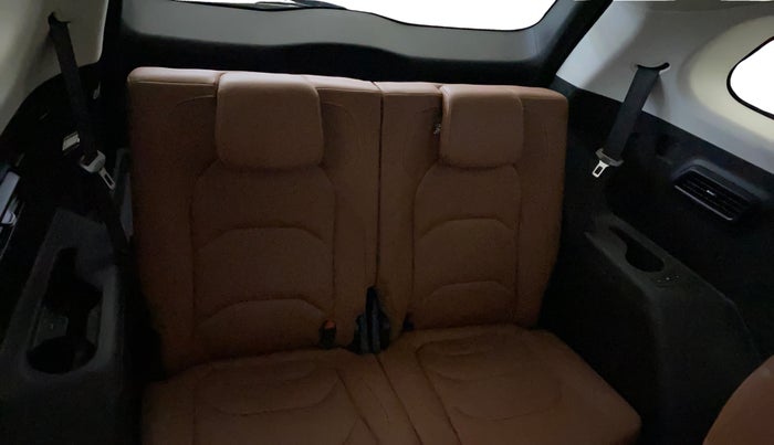 2020 MG HECTOR PLUS SHARP 1.5 PETROL TURBO HYBRID MT 6-STR, Petrol, Manual, 70,261 km, Third Seat Row ( optional )