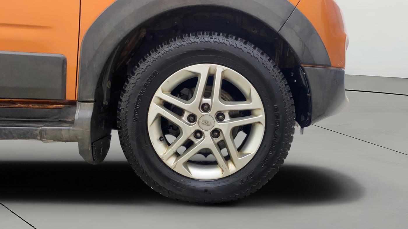 2016 Mahindra NUVOSPORT N8, Diesel, Manual, 1,30,472 km, Right Front Wheel