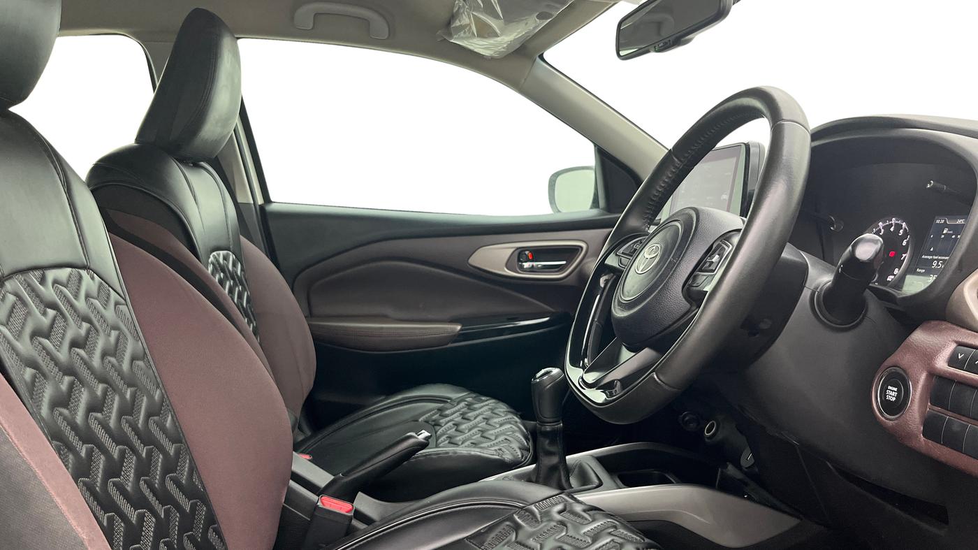 2024 Toyota Urban Cruiser Taisor V 1.0 Petrol MT, Petrol, Manual, 54,200 km, Right Side Front Door Cabin