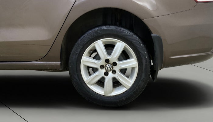 2014 Volkswagen Vento HIGHLINE PETROL AT, Petrol, Automatic, 32,543 km, Left Rear Wheel