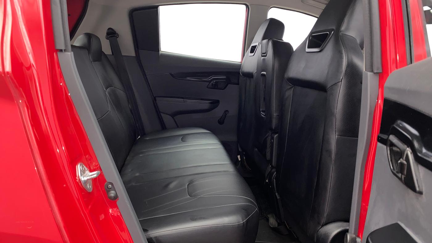 2018 Mahindra KUV 100 NXT K2 P 6 STR, CNG, Manual, 17,136 km, Right Side Rear Door Cabin