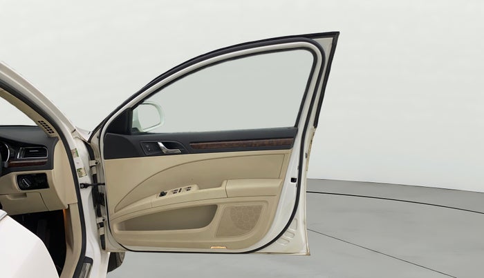 2014 Skoda Superb ELEGANCE 1.8 TSI AT, Petrol, Automatic, 64,620 km, RHS Front Door