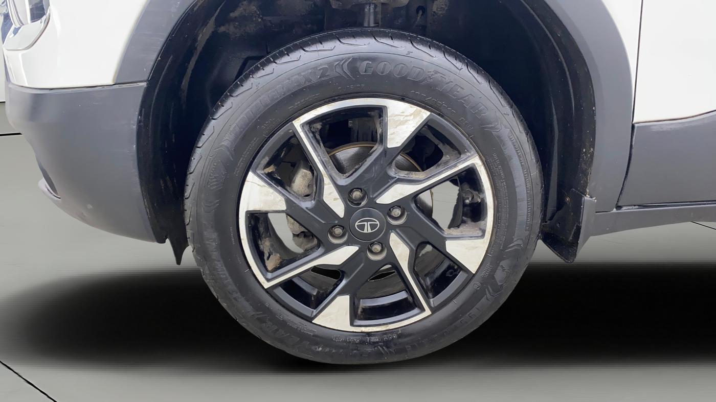2024 Tata PUNCH ACCOMPLISHED DAZZLE SUNROOF CNG MT, CNG, Manual, 39,533 km, Left Front Wheel