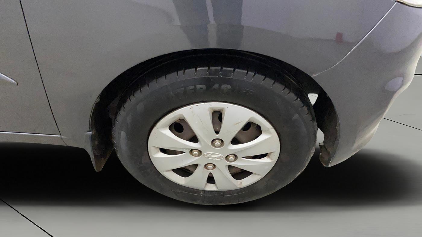 2013 Hyundai i10 SPORTZ 1.2, Petrol, Manual, 70,789 km, Right Front Wheel