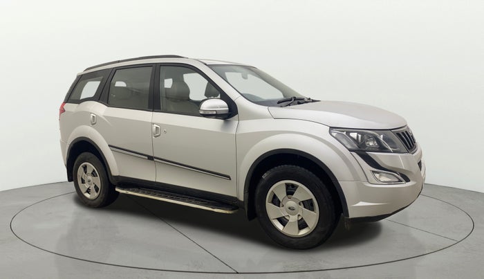 2017 Mahindra XUV500 W6 AT, Diesel, Automatic, 1,01,564 km, Right Front Diagonal