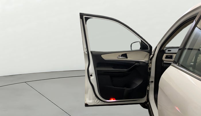 2021 Mahindra XUV700 AX 7 P AT 7 STR, Petrol, Automatic, 60,237 km, LHS Front Door