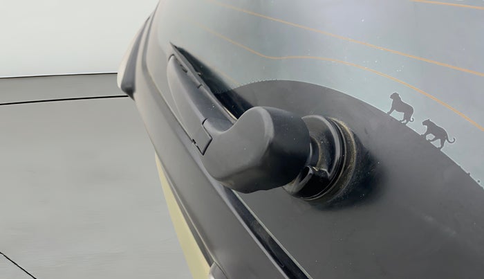 2022 Tata NEXON XZA PLUS (PREMIUM) KAZIRANGA DIESEL, Diesel, Automatic, 68,688 km, Rear Wiper