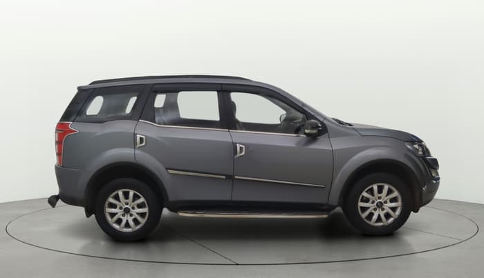 2015 Mahindra XUV500 W10, Diesel, Manual, 1,39,711 km, Right Side View