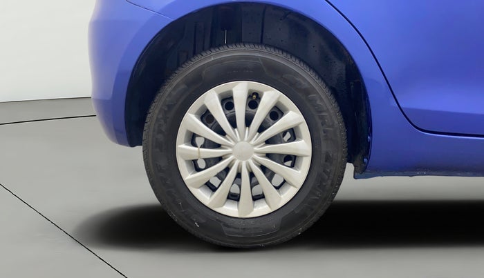 2013 Maruti Swift VXI, Petrol, Manual, 1,08,127 km, Right Rear Wheel