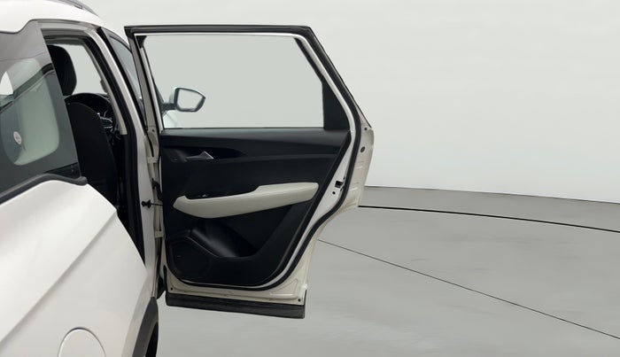 2021 MG HECTOR PLUS SUPER 1.5 PETROL TURBO HYBRID MT 7-STR, Petrol, Manual, 91,637 km, RHS Rear Door