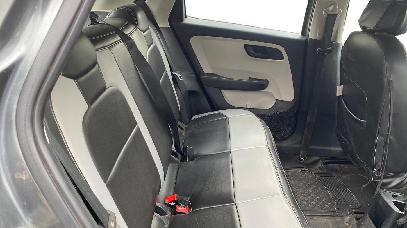 2023 Tata ALTROZ XM PLUS SUNROOF, CNG, Manual, 35,209 km, Right Side Rear Door Cabin