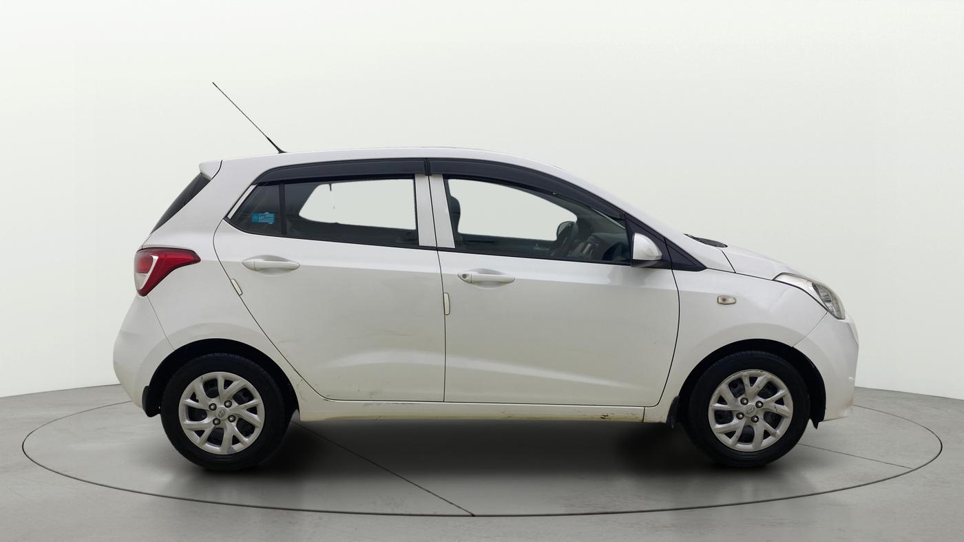 2017 Hyundai Grand i10 SPORTZ 1.2 KAPPA VTVT, Petrol, Manual, 40,212 km, Right Side View