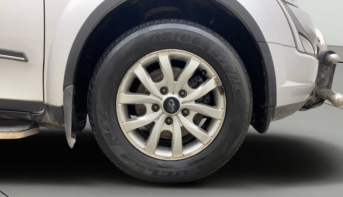 2015 Mahindra XUV500 W8, Diesel, Manual, 1,05,261 km, Right Front Wheel